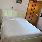With Parking Space Stinjan, - 22993 Πούλα